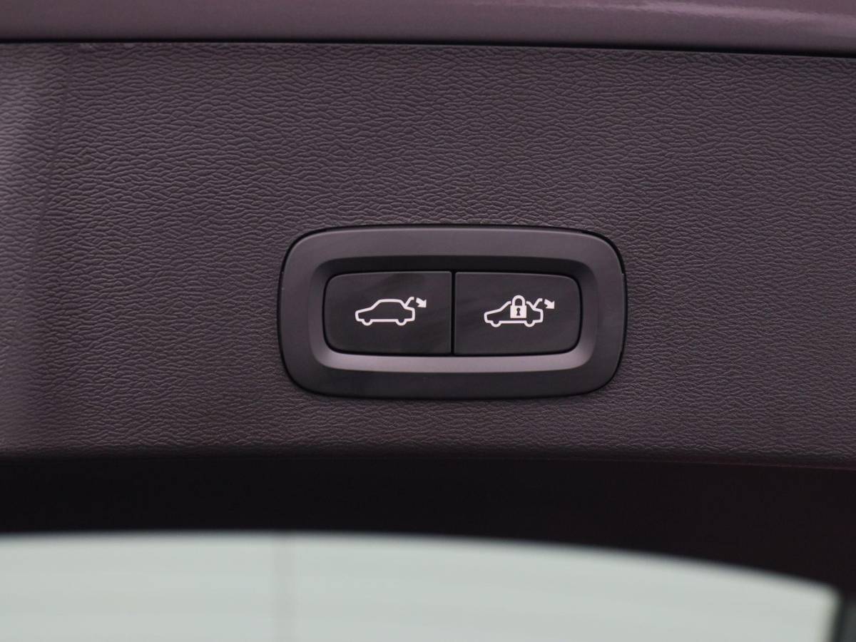 Volvo EX40 Volvo EX40 Single Motor Extended Range Plus 82 kWh 252 Pk | Harman Kardon Audio | Adaptive Cruise | Sportstoelen | Stoel- en Stuurverwarming | Privacy Glass | Camera | 19 Inch