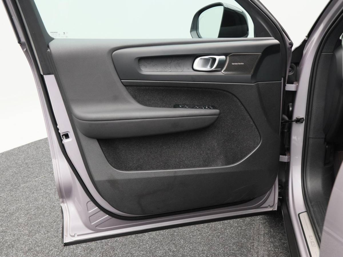 Volvo EX40 Volvo EX40 Single Motor Extended Range Plus 82 kWh 252 Pk | Harman Kardon Audio | Adaptive Cruise | Sportstoelen | Stoel- en Stuurverwarming | Privacy Glass | Camera | 19 Inch