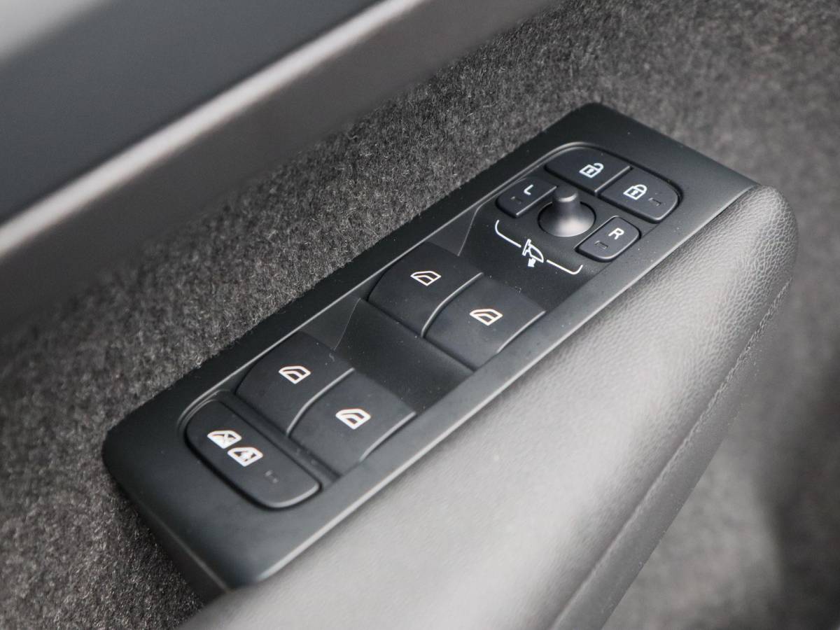 Volvo EX40 Volvo EX40 Single Motor Extended Range Plus 82 kWh 252 Pk | Harman Kardon Audio | Adaptive Cruise | Sportstoelen | Stoel- en Stuurverwarming | Privacy Glass | Camera | 19 Inch