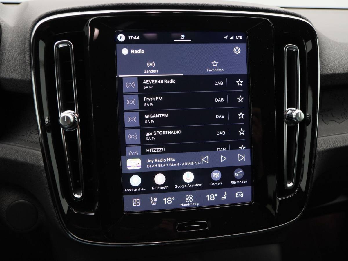 Volvo EX40 Volvo EX40 Single Motor Extended Range Plus 82 kWh 252 Pk | Harman Kardon Audio | Adaptive Cruise | Sportstoelen | Stoel- en Stuurverwarming | Privacy Glass | Camera | 19 Inch
