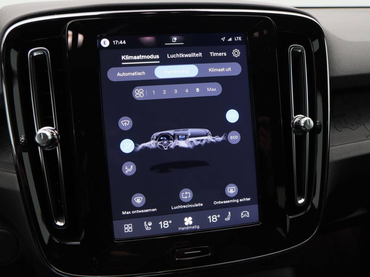 Volvo EX40 Volvo EX40 Single Motor Extended Range Plus 82 kWh 252 Pk | Harman Kardon Audio | Adaptive Cruise | Sportstoelen | Stoel- en Stuurverwarming | Privacy Glass | Camera | 19 Inch