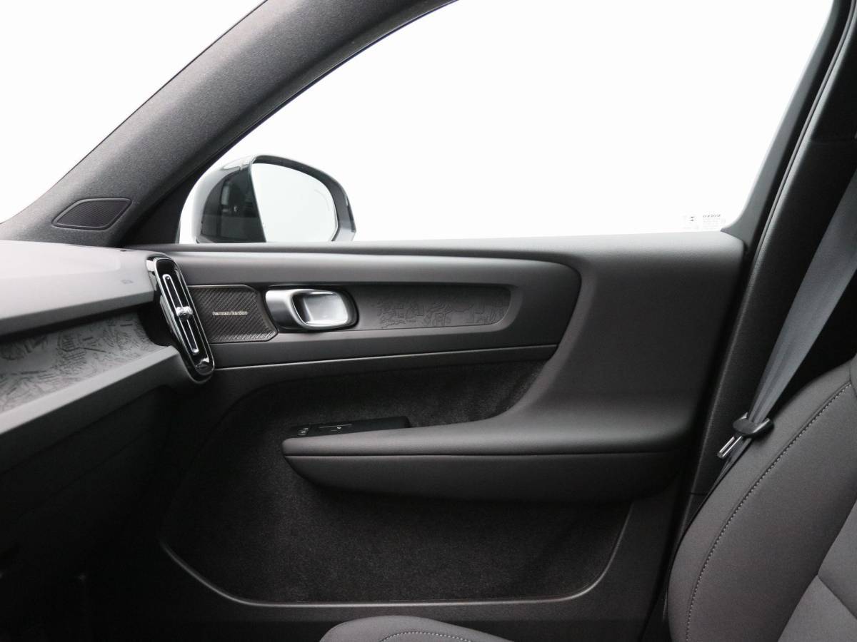 Volvo EX40 Volvo EX40 Single Motor Extended Range Plus 82 kWh 252 Pk | Harman Kardon Audio | Adaptive Cruise | Sportstoelen | Stoel- en Stuurverwarming | Privacy Glass | Camera | 19 Inch