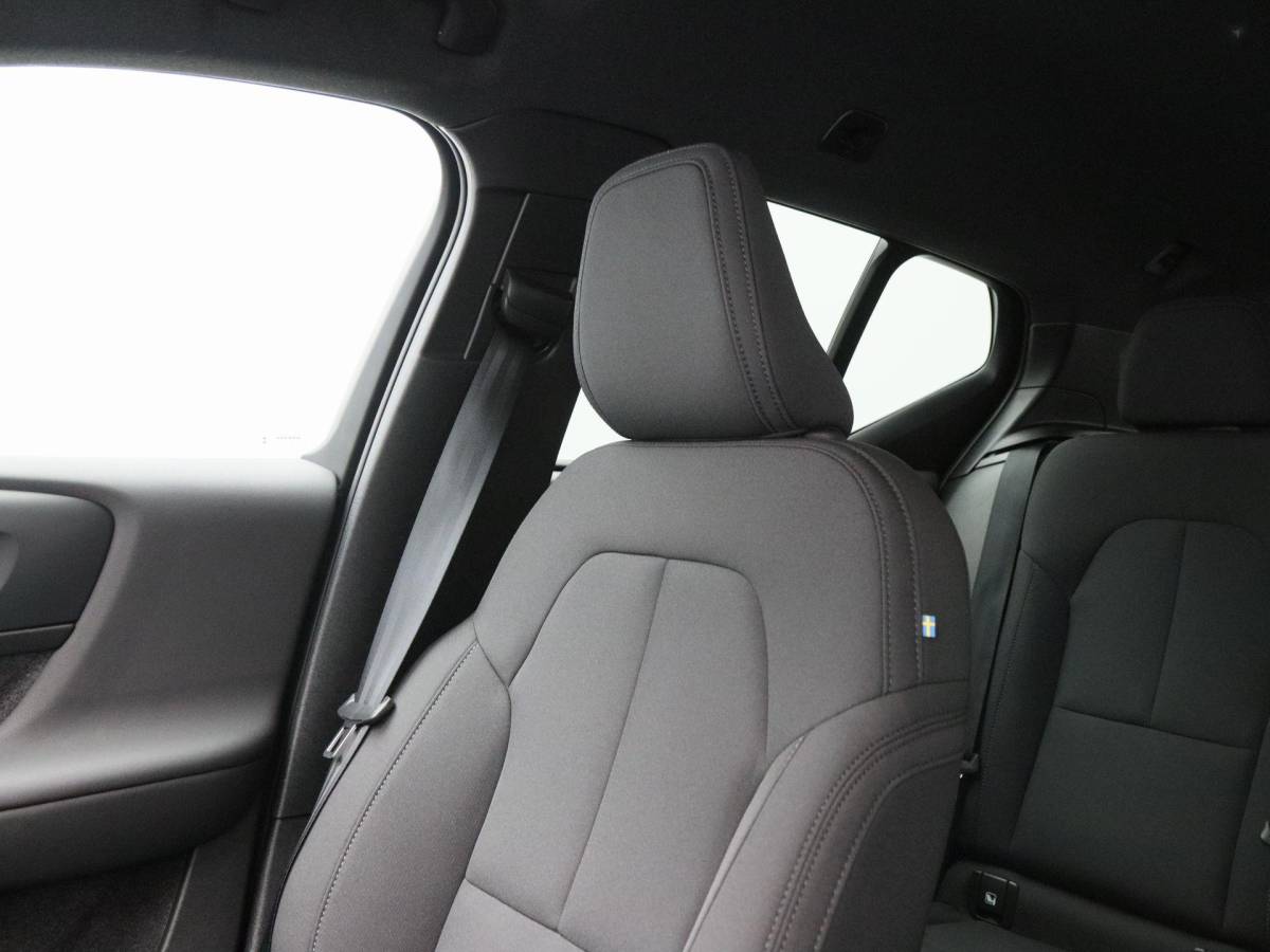 Volvo EX40 Volvo EX40 Single Motor Extended Range Plus 82 kWh 252 Pk | Harman Kardon Audio | Adaptive Cruise | Sportstoelen | Stoel- en Stuurverwarming | Privacy Glass | Camera | 19 Inch