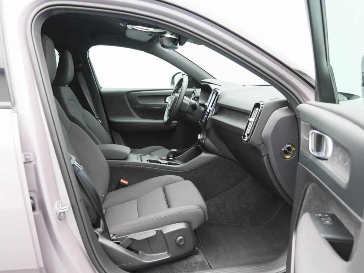 Volvo EX40 Volvo EX40 Single Motor Extended Range Plus 82 kWh 252 Pk | Harman Kardon Audio | Adaptive Cruise | Sportstoelen | Stoel- en Stuurverwarming | Privacy Glass | Camera | 19 Inch