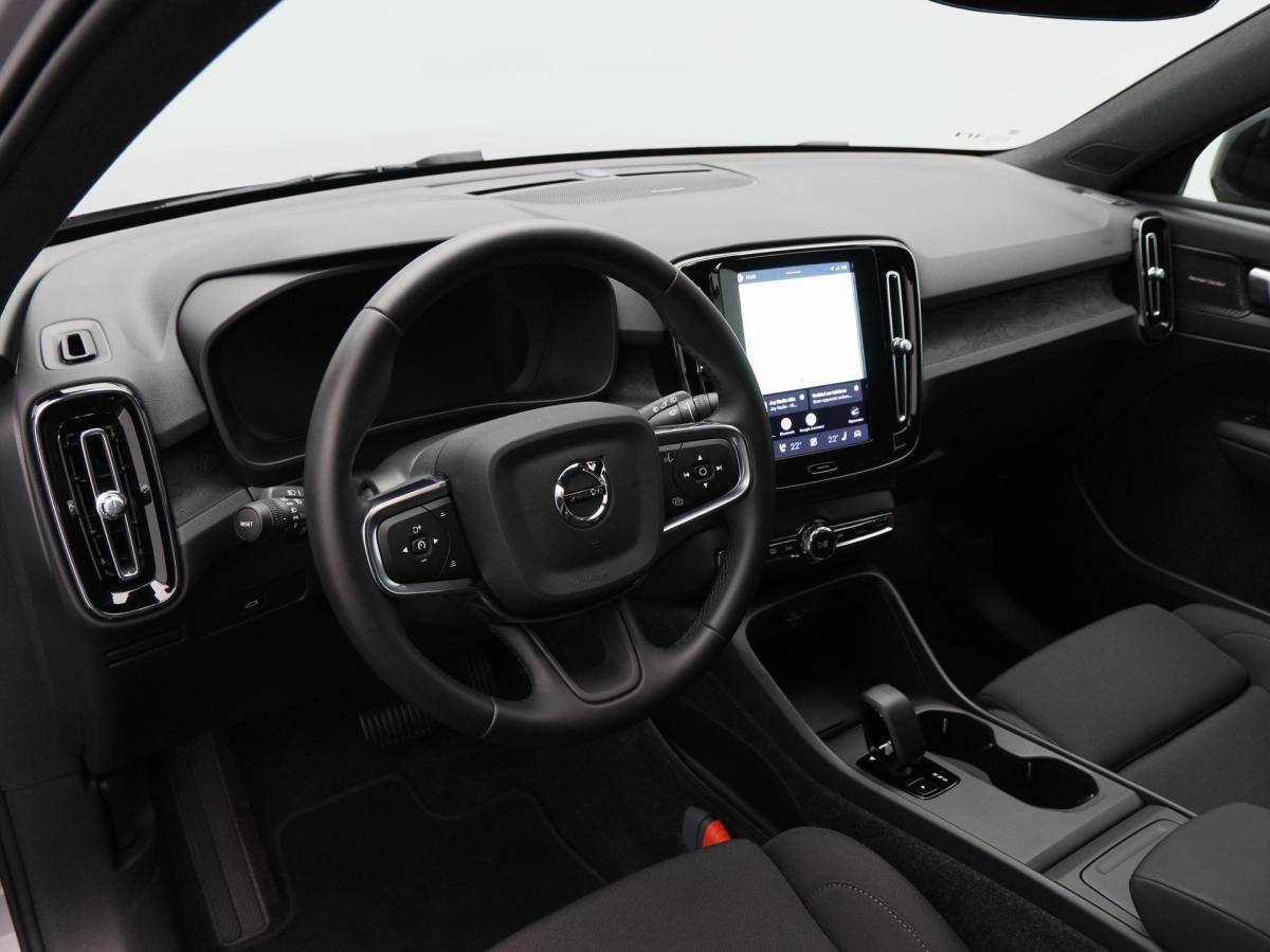 Volvo EX40 Volvo EX40 Single Motor Extended Range Plus 82 kWh 252 Pk | Harman Kardon Audio | Adaptive Cruise | Sportstoelen | Stoel- en Stuurverwarming | Privacy Glass | Camera | 19 Inch