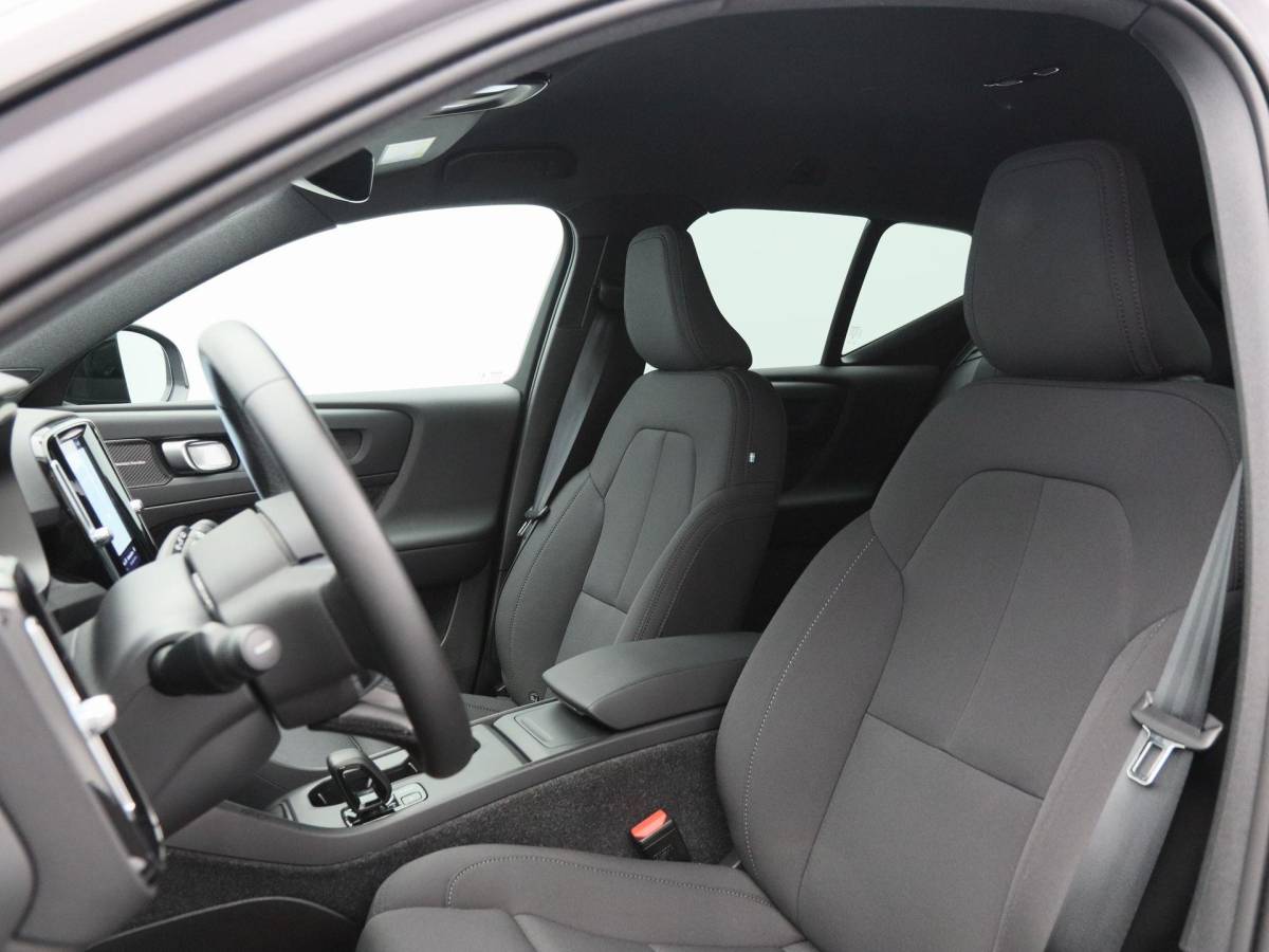 Volvo EX40 Volvo EX40 Single Motor Extended Range Plus 82 kWh 252 Pk | Harman Kardon Audio | Adaptive Cruise | Sportstoelen | Stoel- en Stuurverwarming | Privacy Glass | Camera | 19 Inch