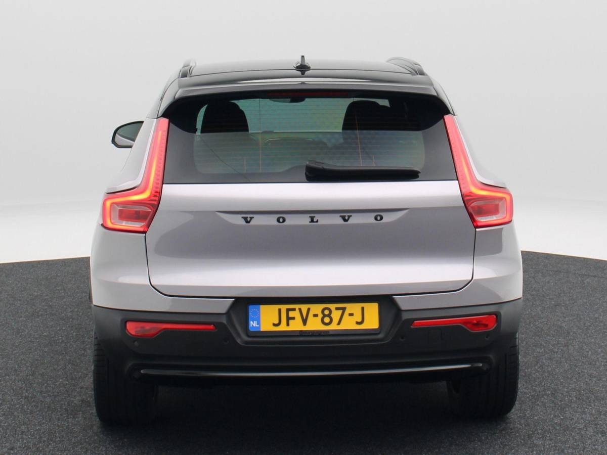 Volvo EX40 Volvo EX40 Single Motor Extended Range Plus 82 kWh 252 Pk | Harman Kardon Audio | Adaptive Cruise | Sportstoelen | Stoel- en Stuurverwarming | Privacy Glass | Camera | 19 Inch