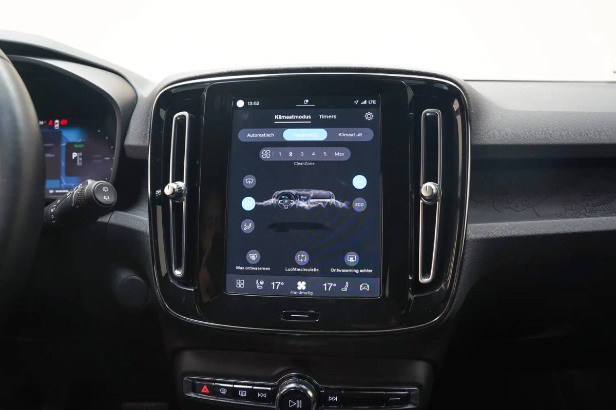 Volvo XC40 Volvo XC40 Recharge Plus Aut. [ Navi Camera Stoelverwarming ]