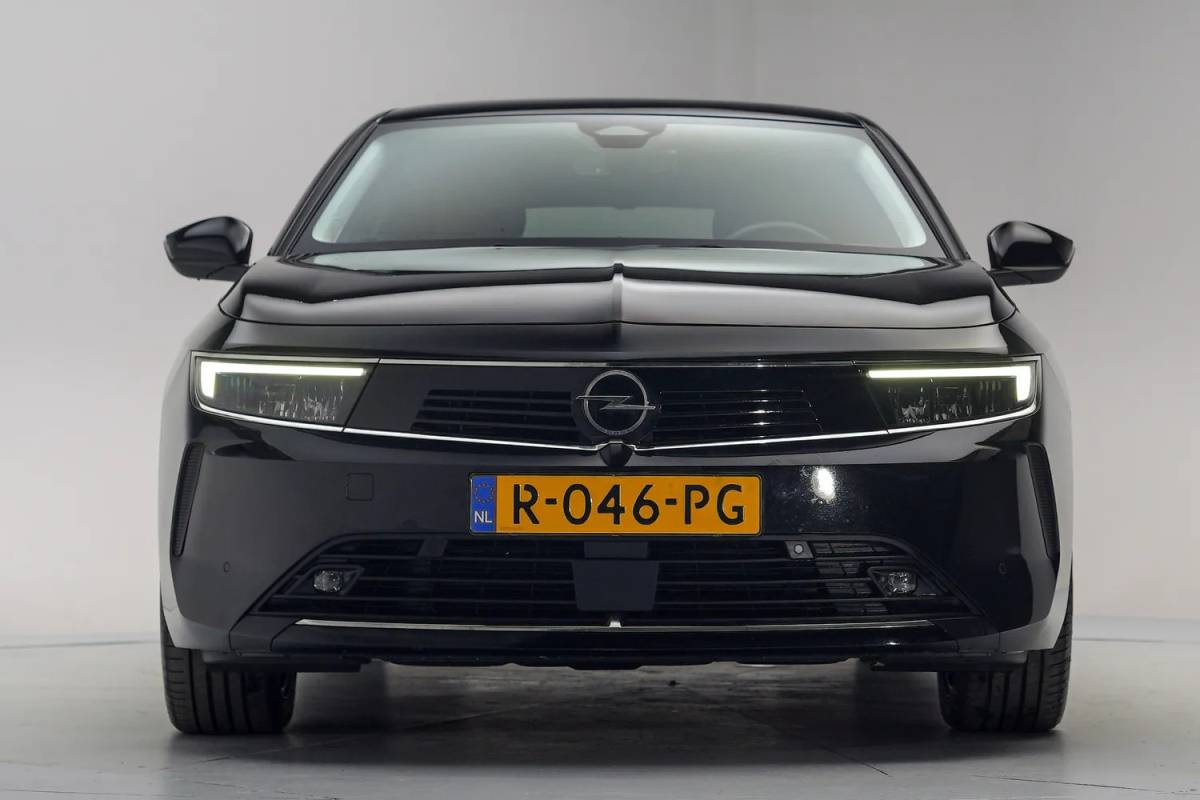 Opel Astra Opel Astra 1.6 Hybrid Business Edition Aut. [ Navi Camera Stoelverwarming ]