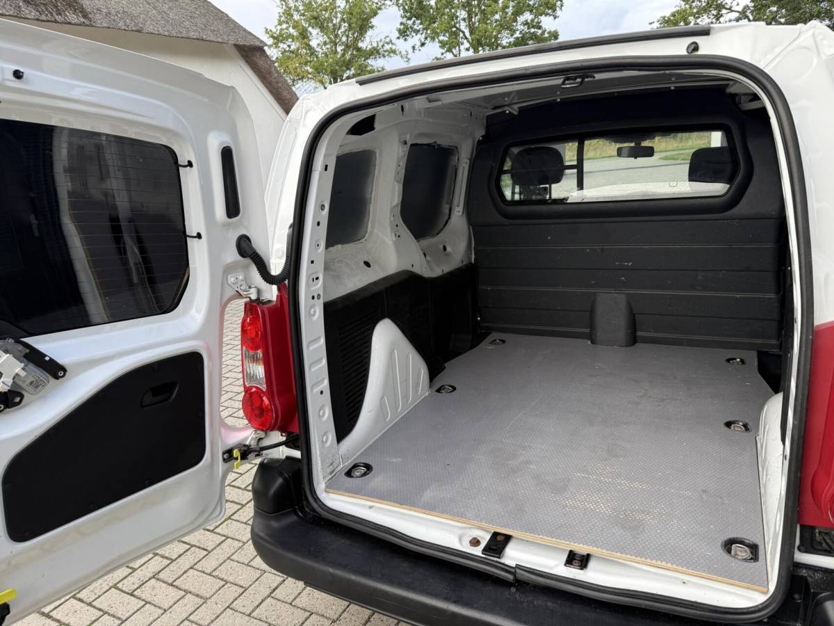Peugeot Partner Peugeot Partner bestel 120 1.6-16V Benzine Grijs kenteken