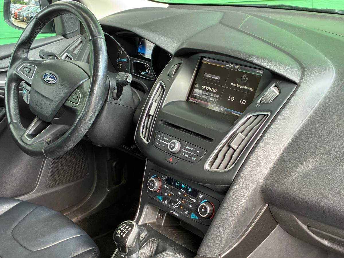 Ford Focus Ford Focus Wagon 1.0 Titanium Edition|1e Eigenaar|D-riem v.v.|Navigatie|Cruise|Climatronic|Trekhaak|PDC|Nieuwe APk|NAP|
