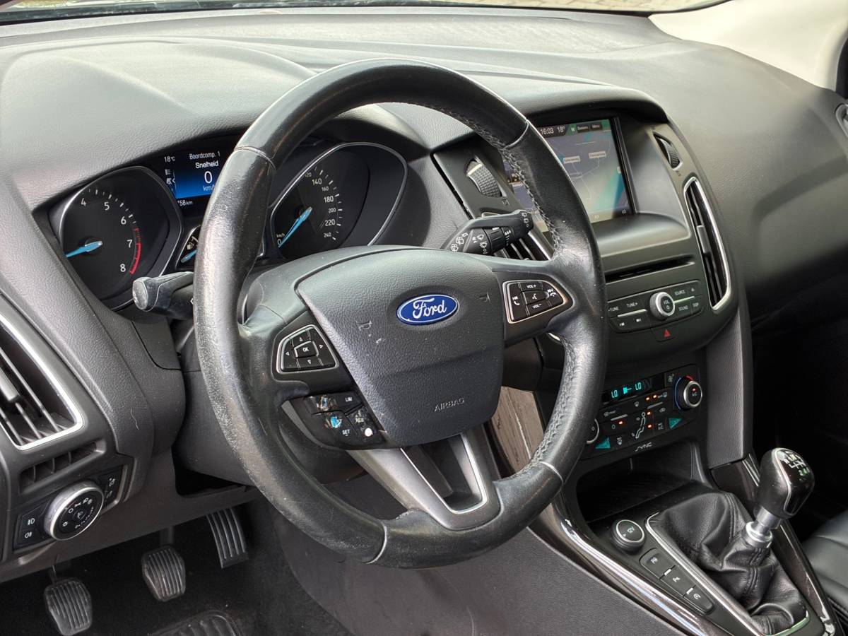Ford Focus Ford Focus Wagon 1.0 Titanium Edition|1e Eigenaar|D-riem v.v.|Navigatie|Cruise|Climatronic|Trekhaak|PDC|Nieuwe APk|NAP|
