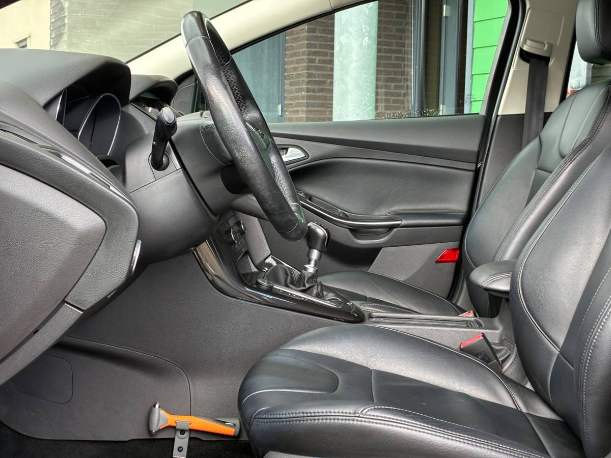 Ford Focus Ford Focus Wagon 1.0 Titanium Edition|1e Eigenaar|D-riem v.v.|Navigatie|Cruise|Climatronic|Trekhaak|PDC|Nieuwe APk|NAP|