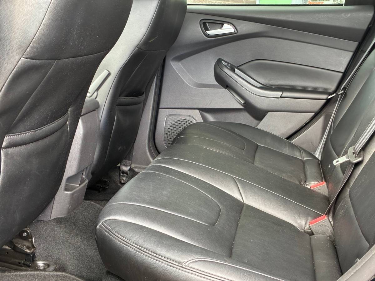 Ford Focus Ford Focus Wagon 1.0 Titanium Edition|1e Eigenaar|D-riem v.v.|Navigatie|Cruise|Climatronic|Trekhaak|PDC|Nieuwe APk|NAP|