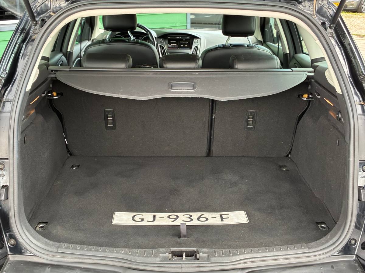 Ford Focus Ford Focus Wagon 1.0 Titanium Edition|1e Eigenaar|D-riem v.v.|Navigatie|Cruise|Climatronic|Trekhaak|PDC|Nieuwe APk|NAP|