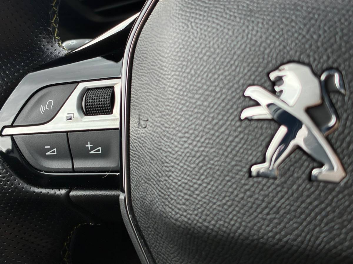 Peugeot 208 Peugeot 208 1.2 PureTech GT-Line|2e Eigenaar|Navigatie|Camera|CruiseControl|Climatronic|PDC|NAP|