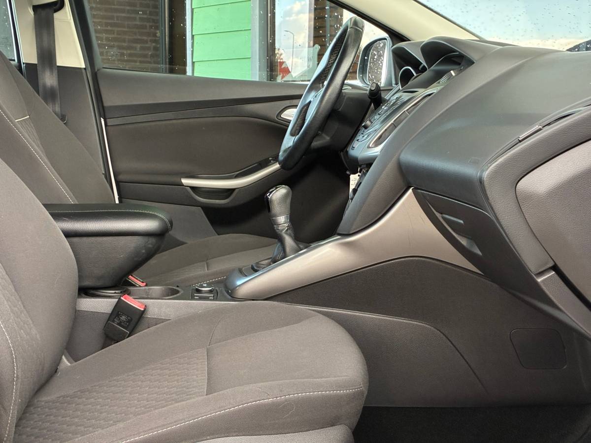 Ford Focus Ford Focus 1.0 EcoBoost Edition|2e Eigenaar|D-riem v.v.|Navigatie|Airco|CruiseControl|Trekhaak|Nieuwe APK|NAP|