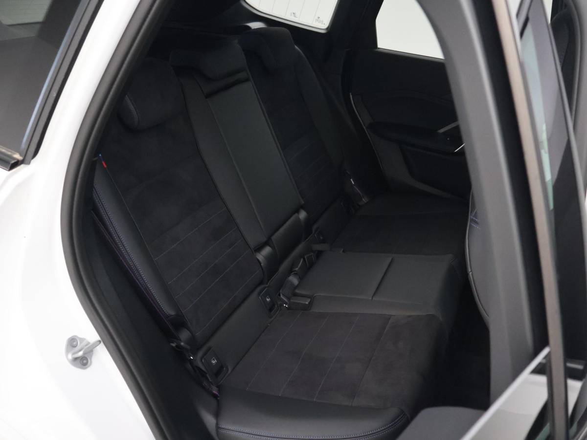 BMW iX1 BMW iX1 eDrive20 67 kWh M-SPORT *46 KM NIEUW* + PANORAMA | PREMIUM | 19 INCH | M-REMMEN