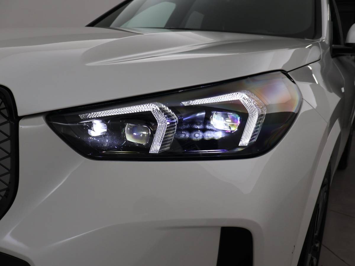 BMW iX1 BMW iX1 eDrive20 67 kWh M-SPORT *46 KM NIEUW* + PANORAMA | PREMIUM | 19 INCH | M-REMMEN