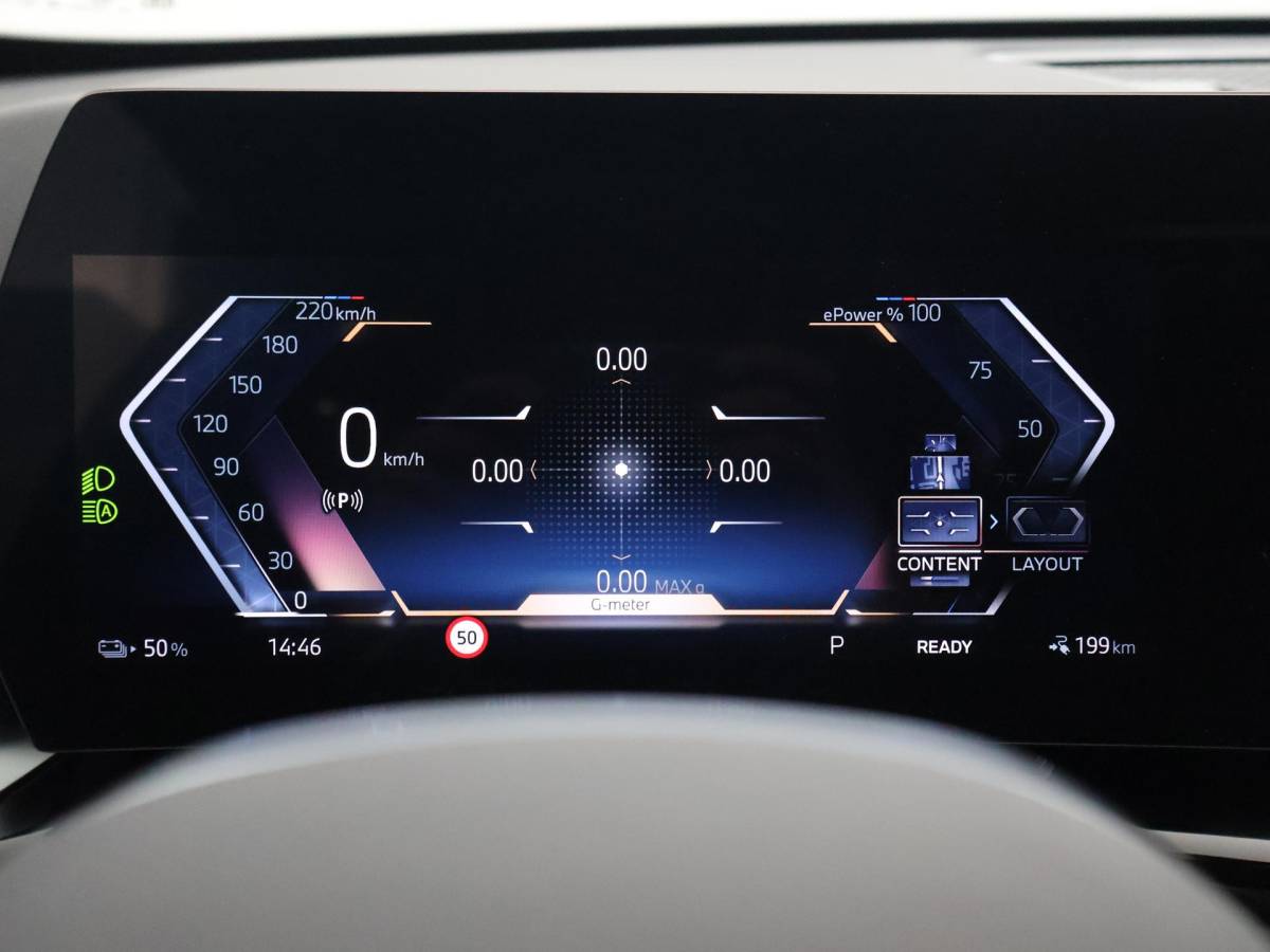 BMW iX1 BMW iX1 eDrive20 67 kWh M-SPORT *46 KM NIEUW* + PANORAMA | PREMIUM | 19 INCH | M-REMMEN