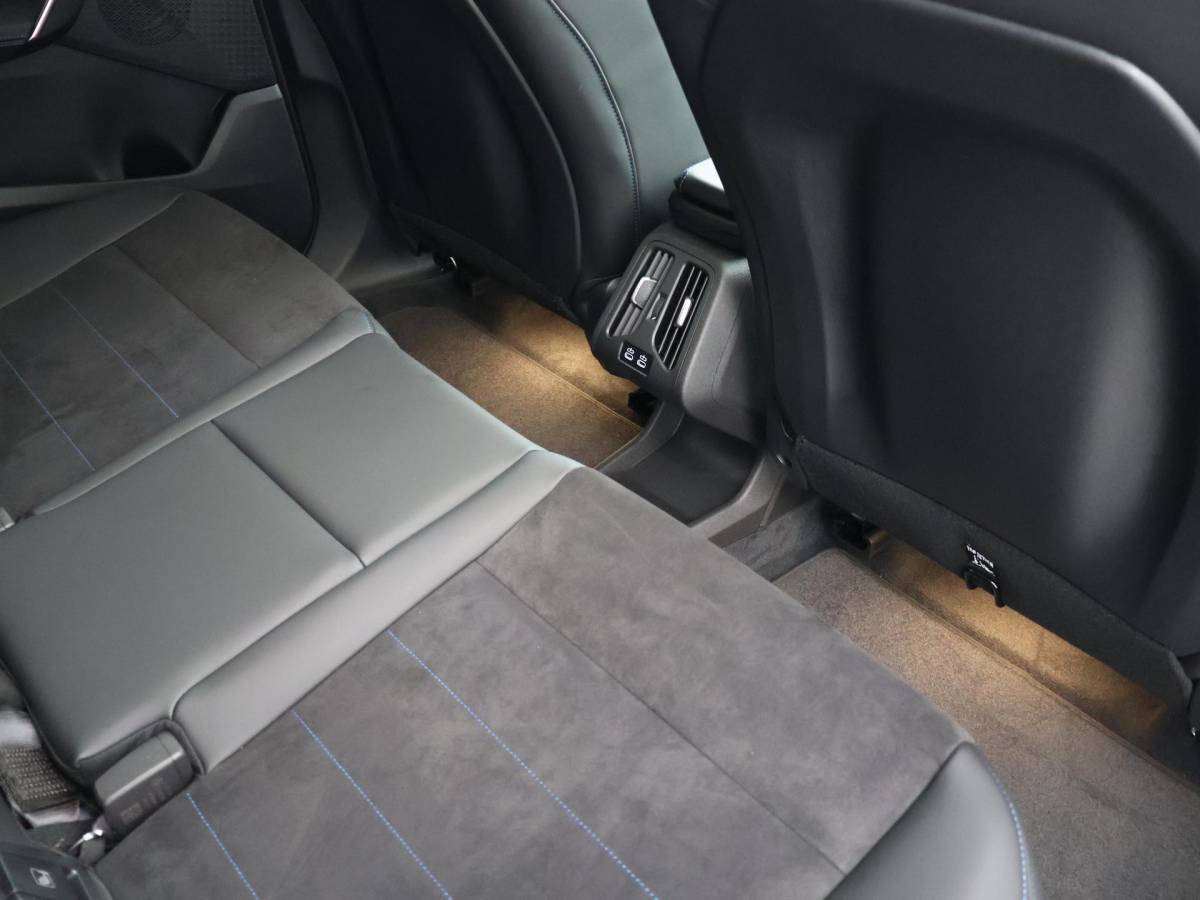 BMW iX1 BMW iX1 eDrive20 67 kWh M-SPORT *46 KM NIEUW* + PANORAMA | PREMIUM | 19 INCH | M-REMMEN