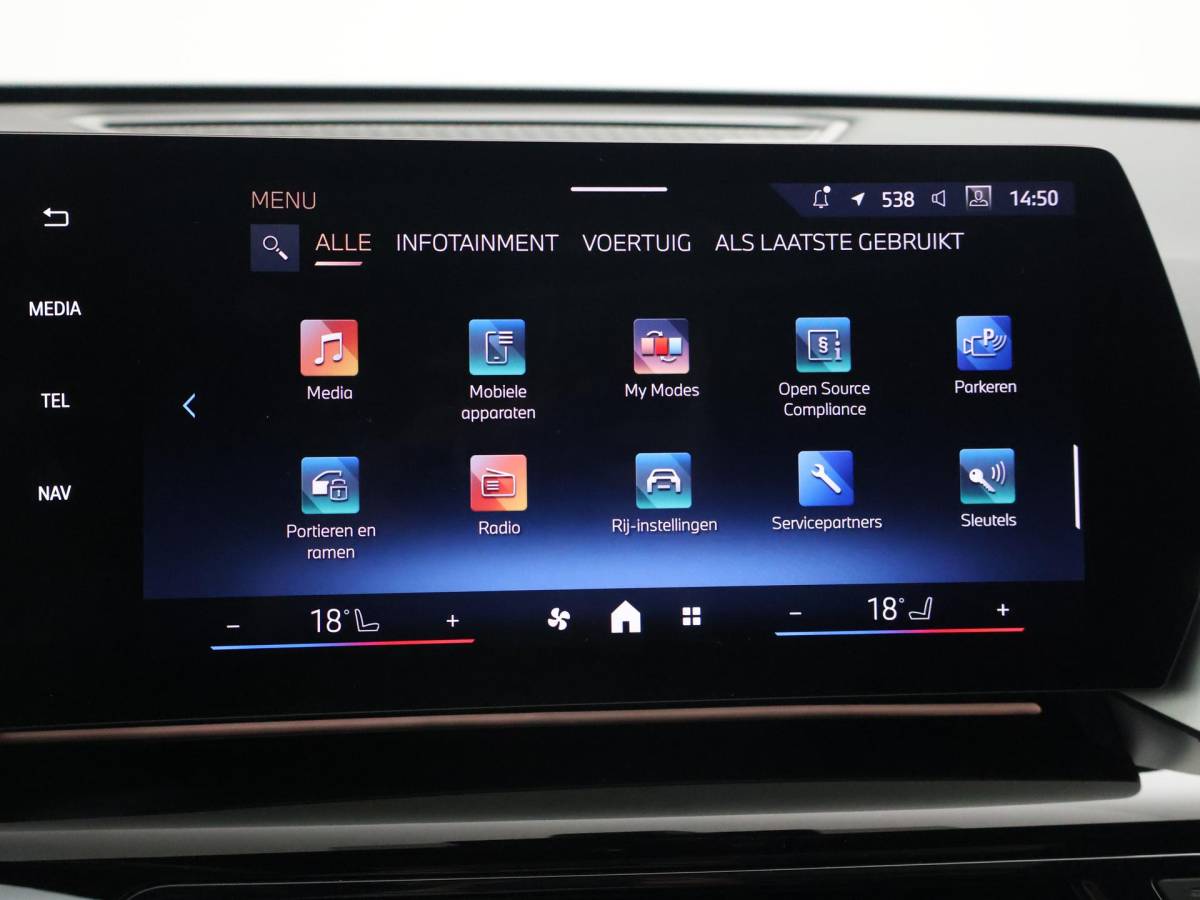 BMW iX1 BMW iX1 eDrive20 67 kWh M-SPORT *46 KM NIEUW* + PANORAMA | PREMIUM | 19 INCH | M-REMMEN