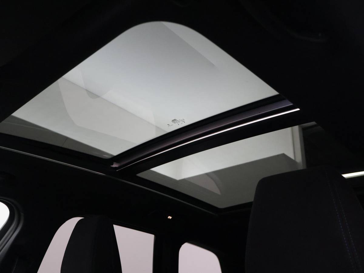 BMW iX1 BMW iX1 eDrive20 67 kWh M-SPORT *46 KM NIEUW* + PANORAMA | PREMIUM | 19 INCH | M-REMMEN