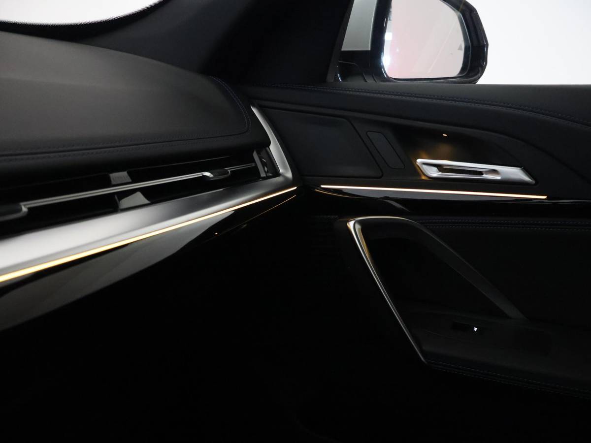 BMW iX1 BMW iX1 eDrive20 67 kWh M-SPORT *46 KM NIEUW* + PANORAMA | PREMIUM | 19 INCH | M-REMMEN