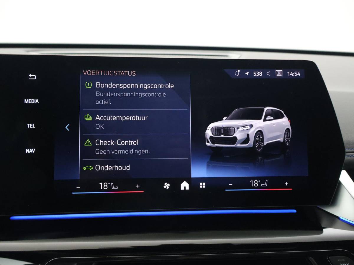 BMW iX1 BMW iX1 eDrive20 67 kWh M-SPORT *46 KM NIEUW* + PANORAMA | PREMIUM | 19 INCH | M-REMMEN