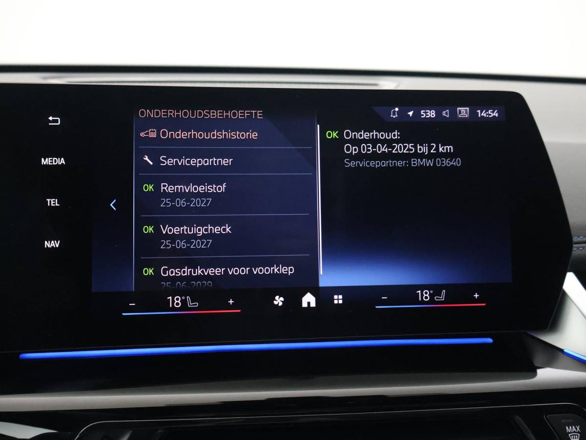BMW iX1 BMW iX1 eDrive20 67 kWh M-SPORT *46 KM NIEUW* + PANORAMA | PREMIUM | 19 INCH | M-REMMEN