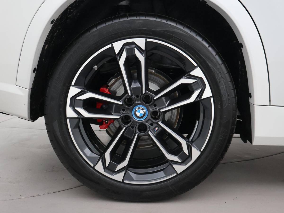 BMW iX1 BMW iX1 eDrive20 67 kWh M-SPORT *46 KM NIEUW* + PANORAMA | PREMIUM | 19 INCH | M-REMMEN