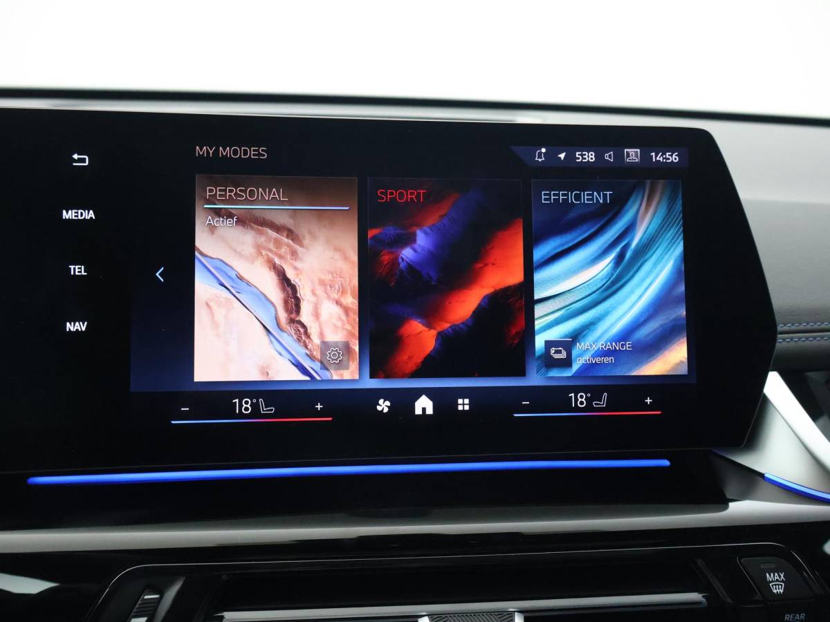 BMW iX1 BMW iX1 eDrive20 67 kWh M-SPORT *46 KM NIEUW* + PANORAMA | PREMIUM | 19 INCH | M-REMMEN
