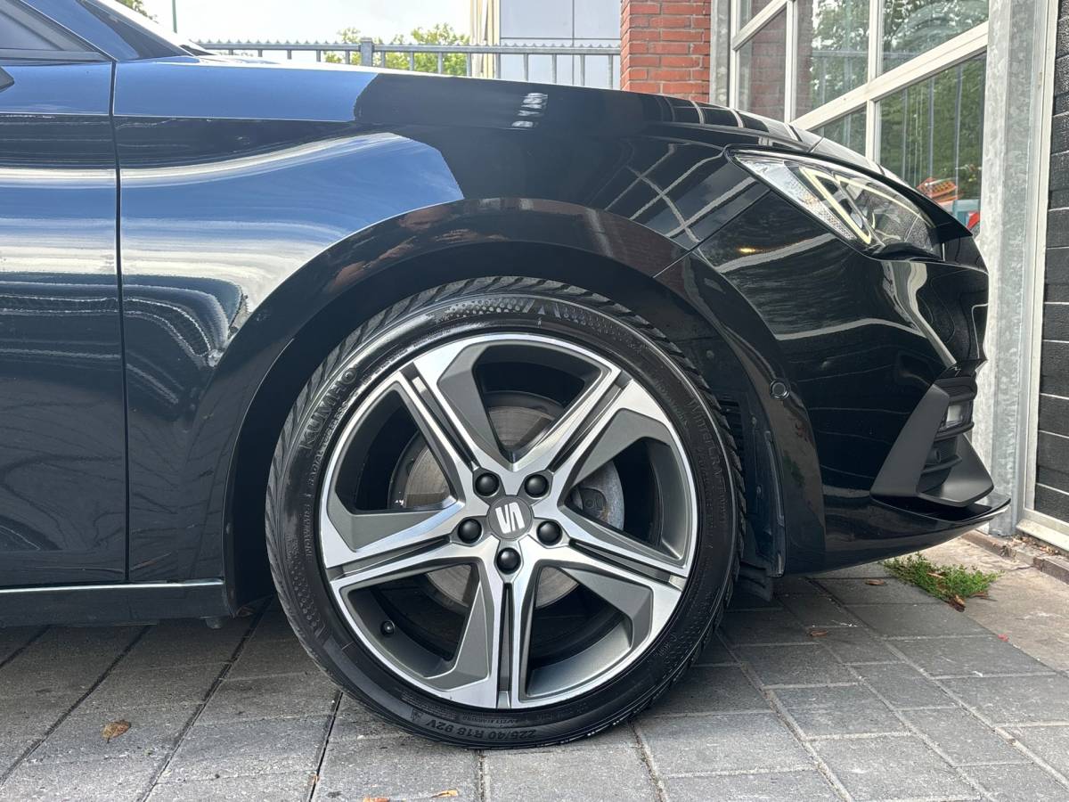 SEAT Leon Seat Leon 1.5 eTSI FR | PANO | VIRTUAL | CAMERA | LED |