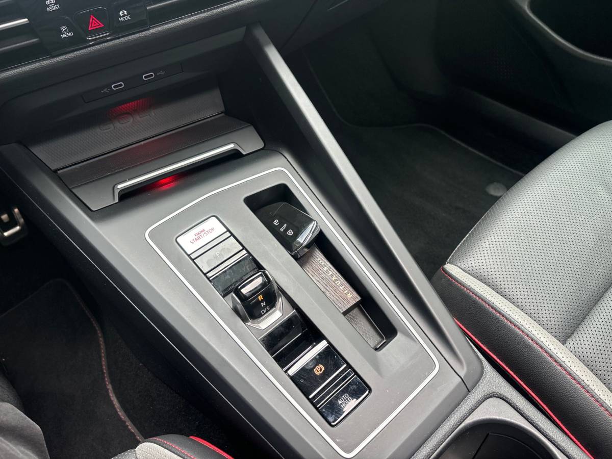 Volkswagen Golf Volkswagen GOLF 8 2.0 TSI GTI | PANO | IQ-LIGHT | LEER | H&K | SFEER |