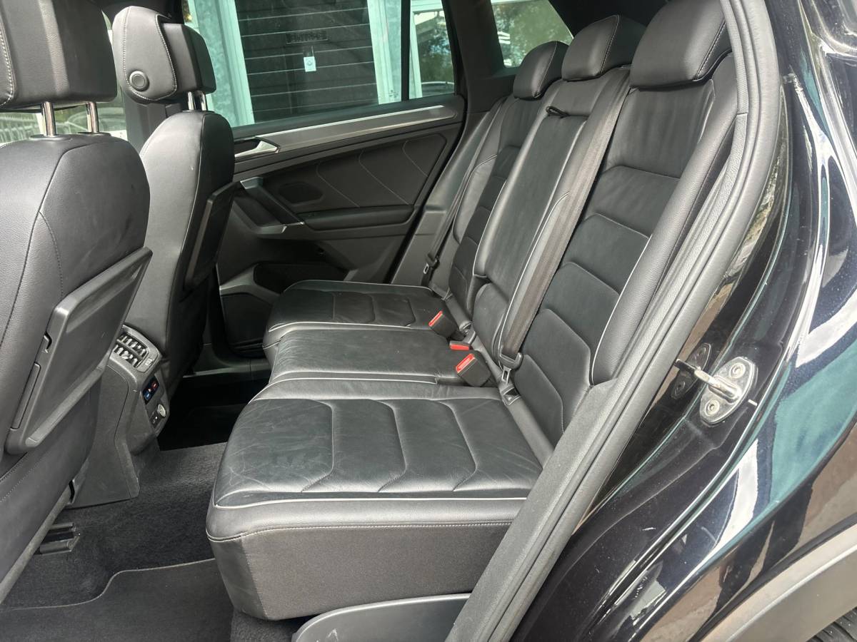 Volkswagen Tiguan Volkswagen Tiguan 2.0 TDI 4Motion 3x R-LINE | PANO | VIRTUAL | LED | LEER |