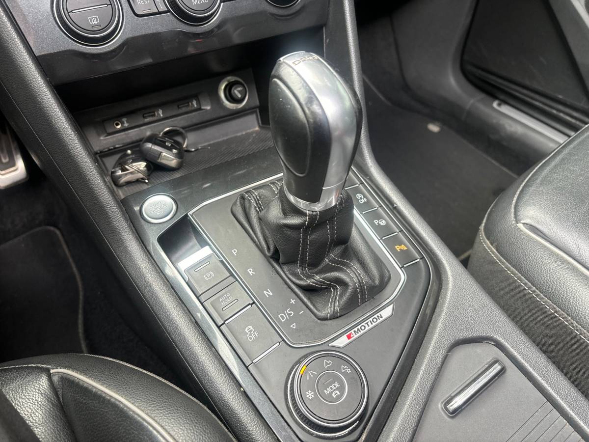 Volkswagen Tiguan Volkswagen Tiguan 2.0 TDI 4Motion 3x R-LINE | PANO | VIRTUAL | LED | LEER |