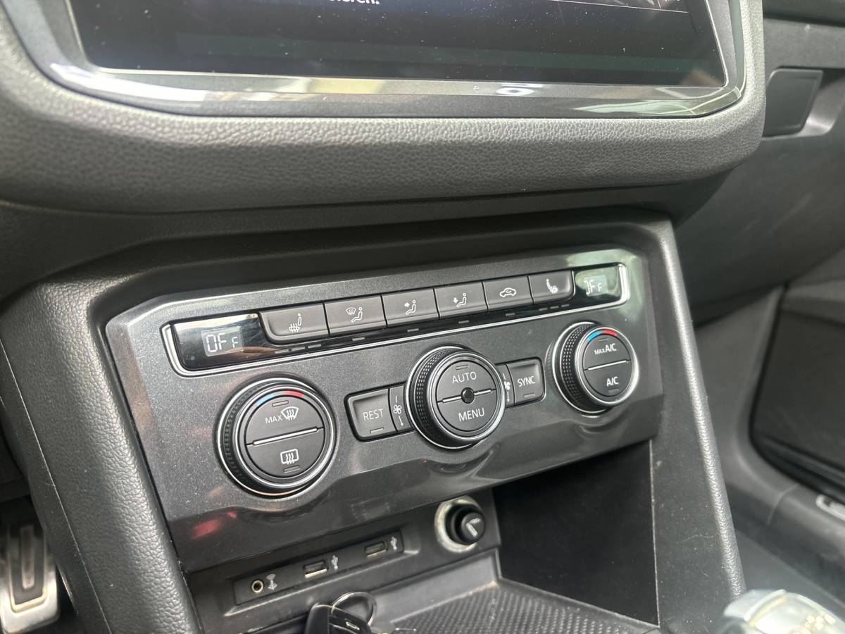 Volkswagen Tiguan Volkswagen Tiguan 2.0 TDI 4Motion 3x R-LINE | PANO | VIRTUAL | LED | LEER |