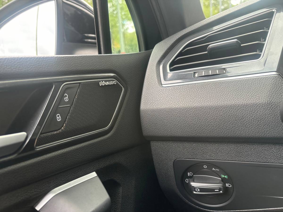 Volkswagen Tiguan Volkswagen Tiguan 2.0 TDI 4Motion 3x R-LINE | PANO | VIRTUAL | LED | LEER |