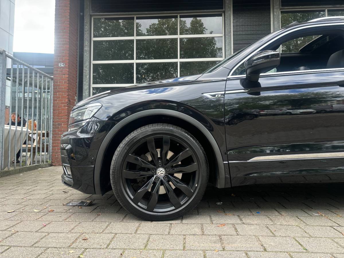 Volkswagen Tiguan Volkswagen Tiguan 2.0 TDI 4Motion 3x R-LINE | PANO | VIRTUAL | LED | LEER |