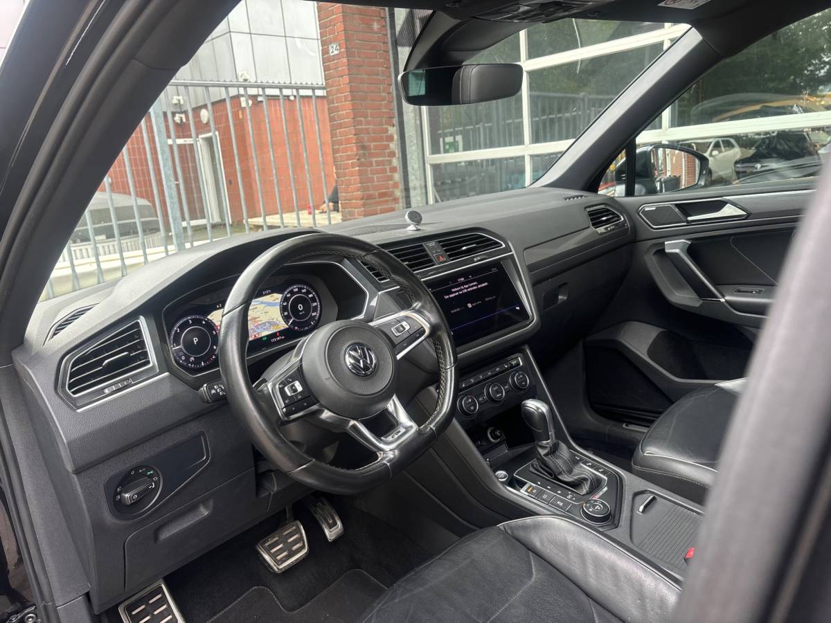 Volkswagen Tiguan Volkswagen Tiguan 2.0 TDI 4Motion 3x R-LINE | PANO | VIRTUAL | LED | LEER |