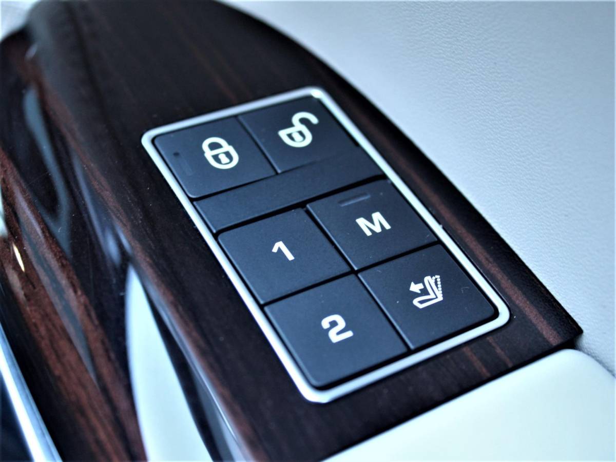 Land Rover Range Rover Land Rover Range Rover Autobiography Dynamic 5.0 V8 552PK/Apple Carplay/Panorama dak/Leder/Prof. Sound System/Adaptieve Cruise/Koelkast V+A/Tv schermen/Eletr. trekhaak/22″Velgen(MET GARANTIE*)