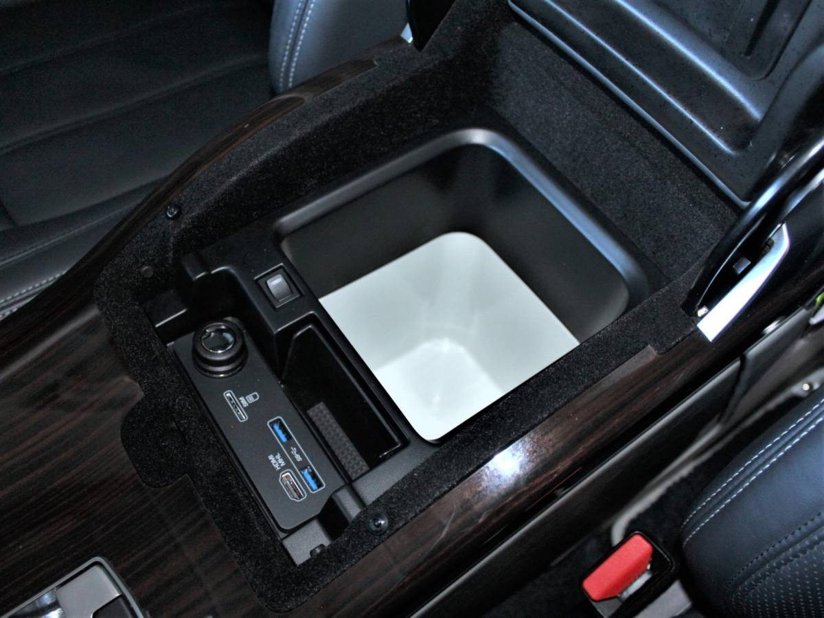 Land Rover Range Rover Land Rover Range Rover Autobiography Dynamic 5.0 V8 552PK/Apple Carplay/Panorama dak/Leder/Prof. Sound System/Adaptieve Cruise/Koelkast V+A/Tv schermen/Eletr. trekhaak/22″Velgen(MET GARANTIE*)