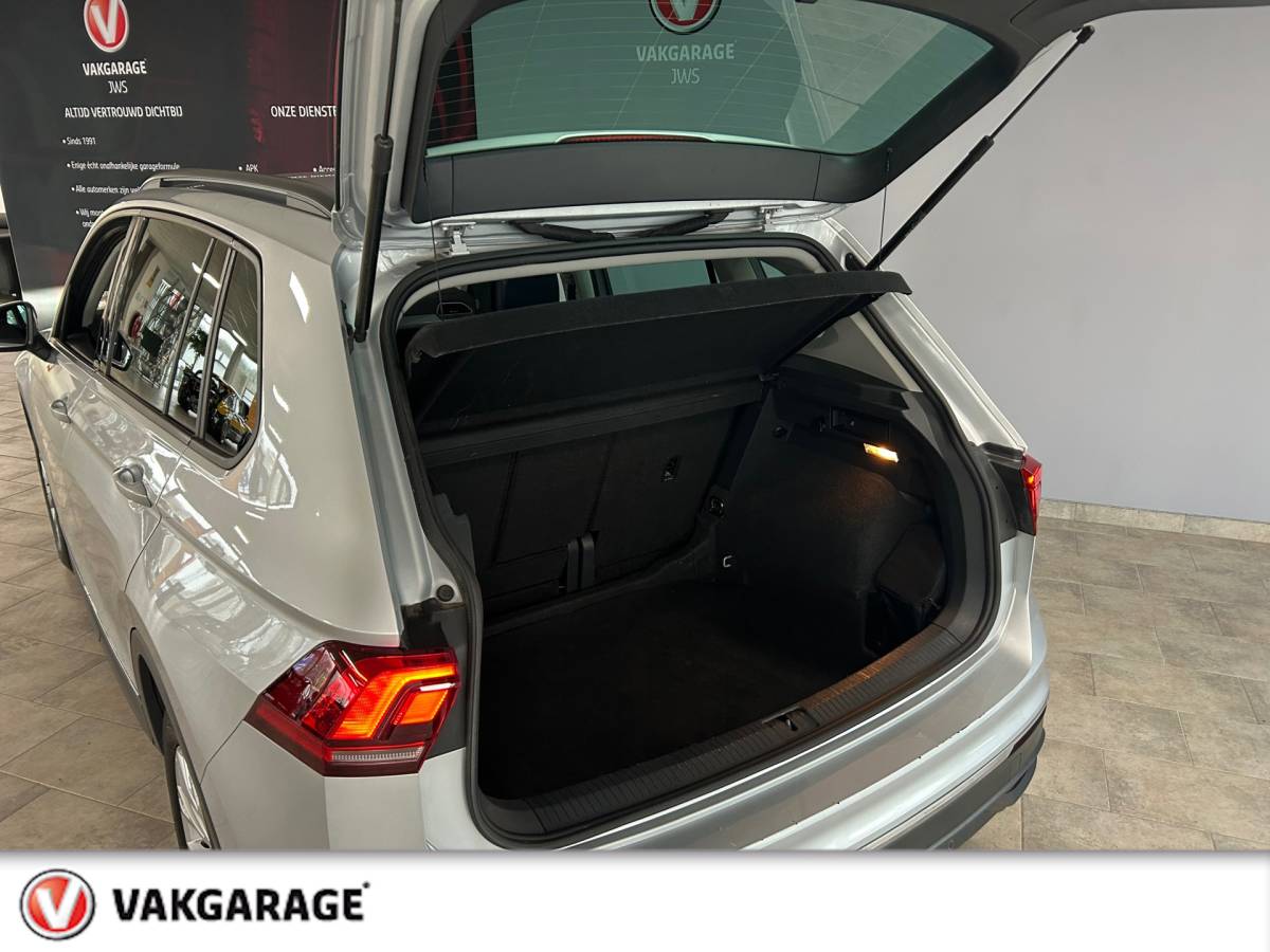Volkswagen Tiguan Volkswagen Tiguan 1.5 TSI Life rijklaar incl afl. beurt. en garantie.