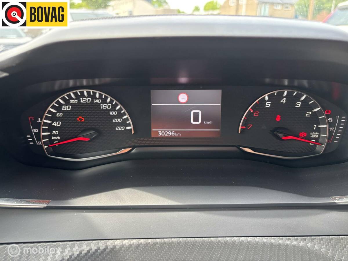 Peugeot 2008 Peugeot 2008 1.2 PureTech Allure 130 pk navigatie en camera cruise control