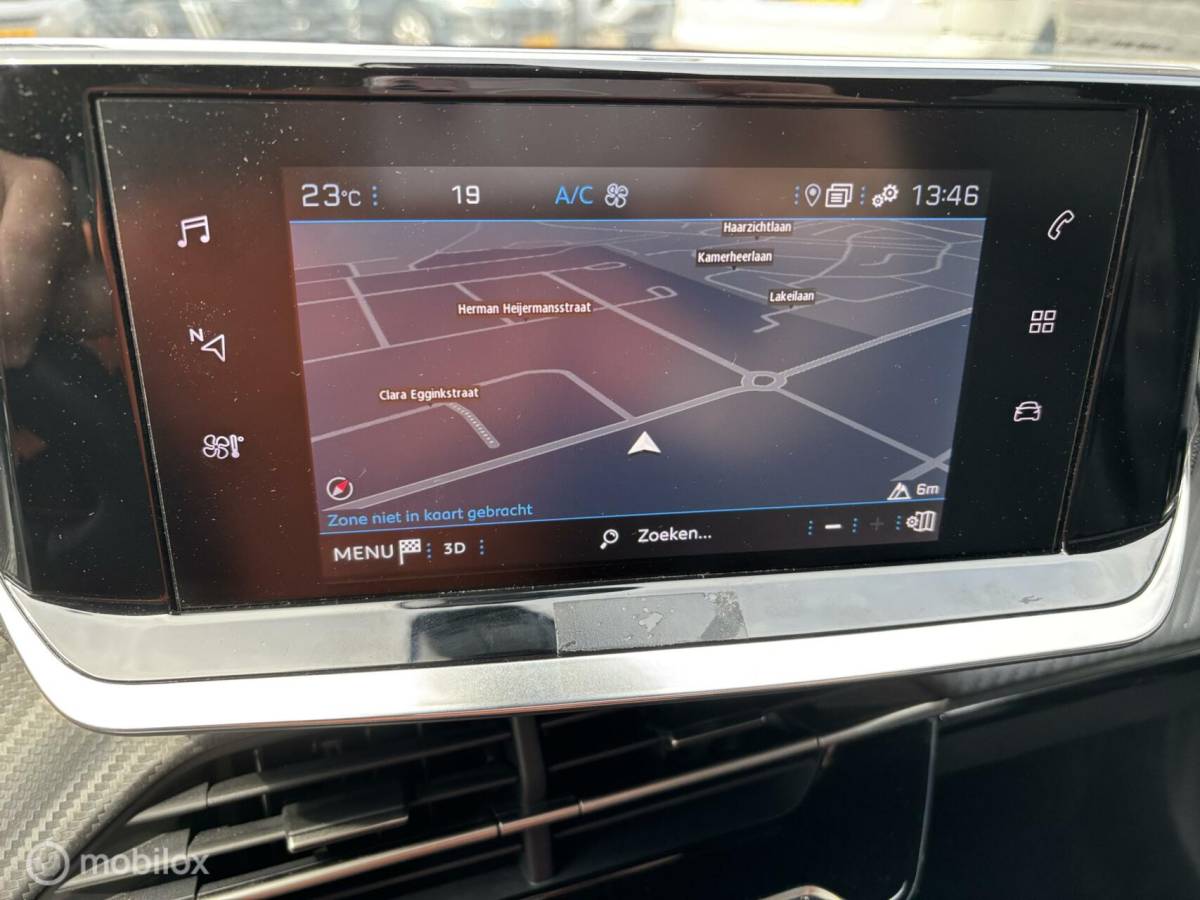 Peugeot 2008 Peugeot 2008 1.2 PureTech Allure 130 pk navigatie en camera cruise control