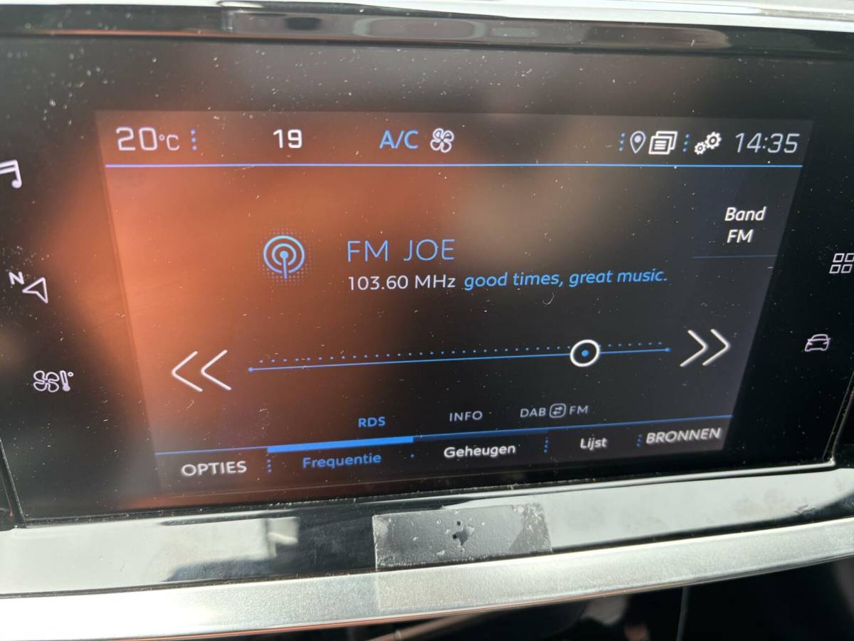 Peugeot 2008 Peugeot 2008 1.2 PureTech Allure 130 pk navigatie en camera cruise control
