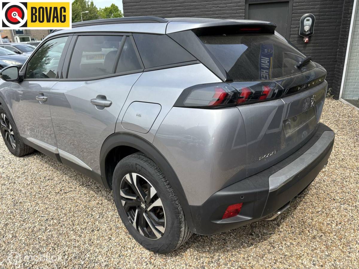 Peugeot 2008 Peugeot 2008 1.2 PureTech Allure 130 pk navigatie en camera cruise control