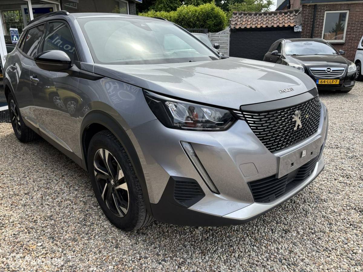 Peugeot 2008 Peugeot 2008 1.2 PureTech Allure 130 pk navigatie en camera cruise control