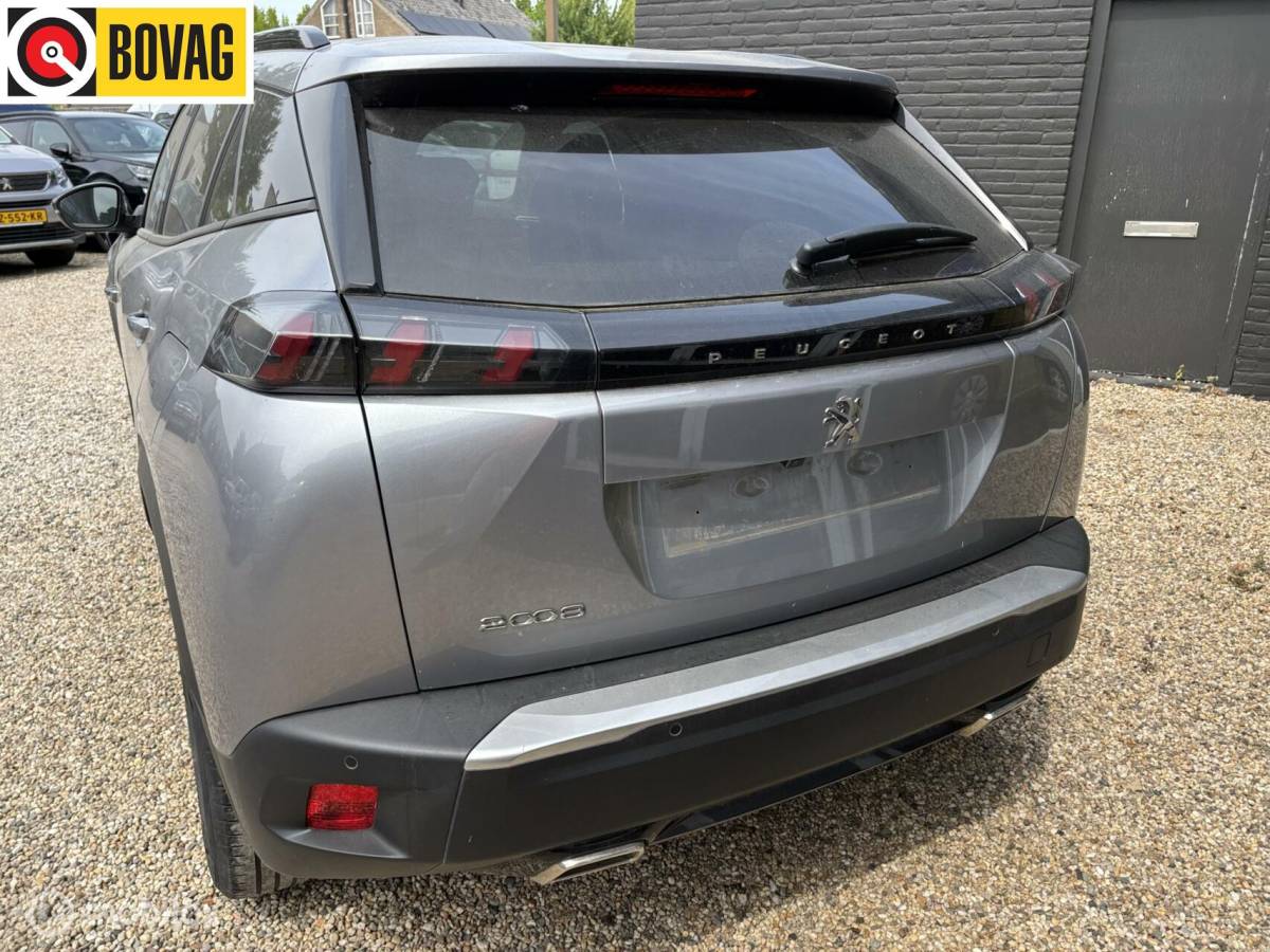 Peugeot 2008 Peugeot 2008 1.2 PureTech Allure 130 pk navigatie en camera cruise control