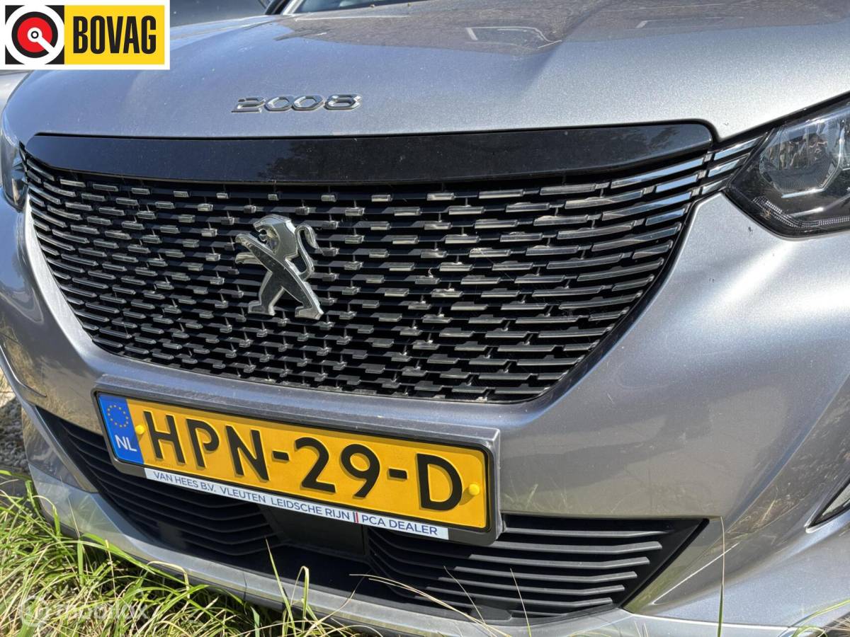 Peugeot 2008 Peugeot 2008 1.2 PureTech Allure 130 pk navigatie en camera cruise control